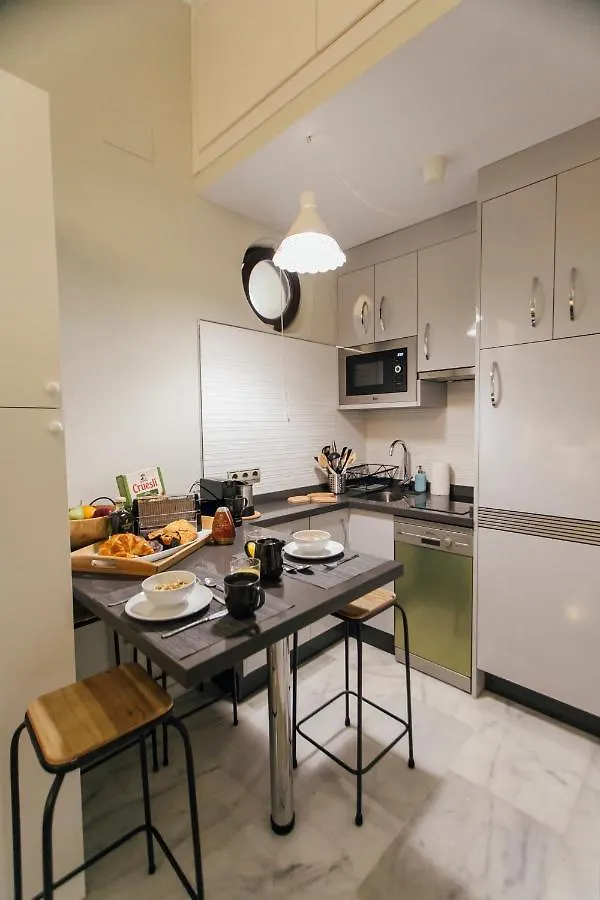 Comfortable Duplex- 1Bd 2Bth- Dean Miranda Seville Apartment